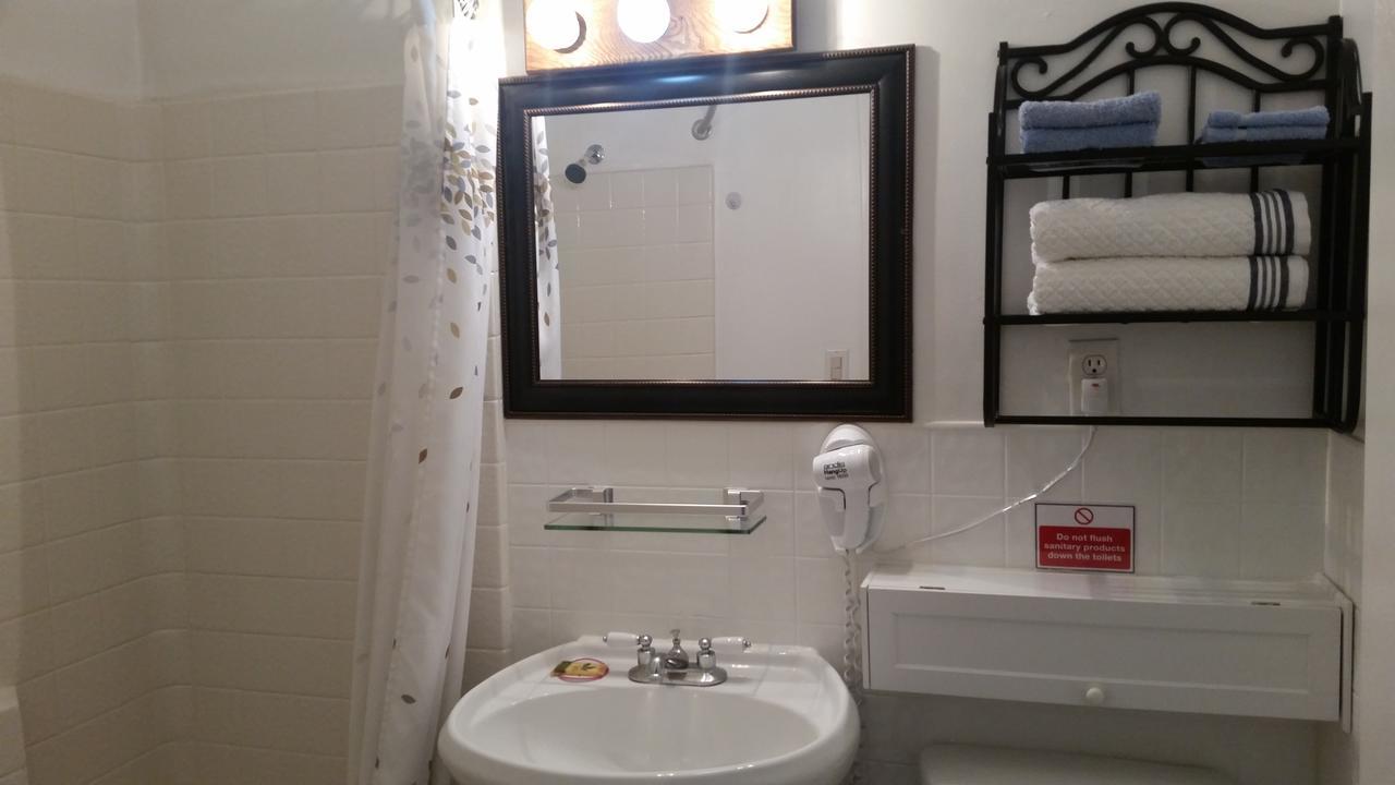 American Canon Motel 2*